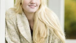 Нежни цветя, сгушени в топли жилетки