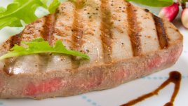 Риба тон със сусам и уасаби