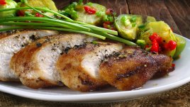 Мариновано пилешко с брюкселско зеле