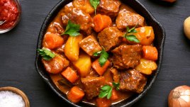 Телешко задушено със зеленчуци и бульон