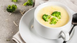 Млечна супа с броколи и сирене
