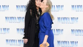 Вижте ослепителните Шер и Мерил Стрийп на премиерата на Mamma Mia! Отново заедно