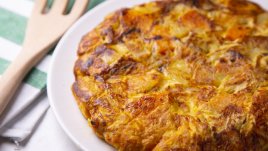 Фритата със сладки картофи и зеленчуци 