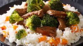 Телешко с броколи и джинджифил на тиган