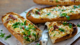 Печени филийки с майонеза и чедър