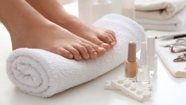 Как да си направите педикюр вкъщи досущ като в салон