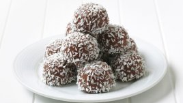 Шоколадови топчета със захаросани плодове