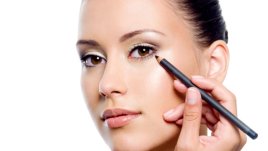 5 трика за перфектно поставяне на молив на долния клепач