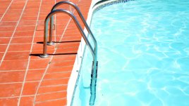 Най-честите кожни проблеми след плуване в басейн