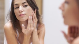 Домашен серум 3 в 1 против акне и белези 