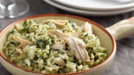 Салата с ориз, пилешко и песто