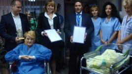 Кметът на София ориса „Бебето на града“ в болница „Вита“
