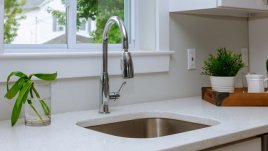 4 неща, които никога да не държите под кухненската мивка 