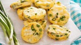 Яйчен миникиш във форма за мъфини 