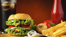 Какво точно причинява бързата храна на тялото и мозъка?