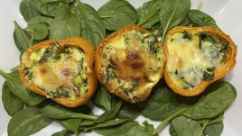 Пълнени чушки със спанак и яйце