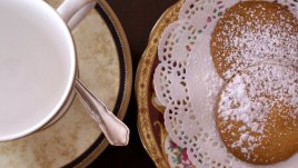 Бисквити с орехи и мармалад