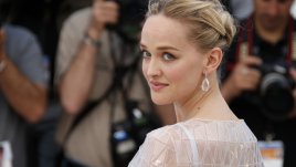 Как да си направите двойно усукан кок (видео)