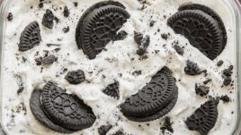 Сладолед без машина с бисквити и течен шоколад