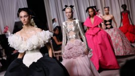 Giambattista Valli представи колекцията си Haute Couture за пролет/лято 2024