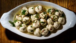 Маринована моцарела 