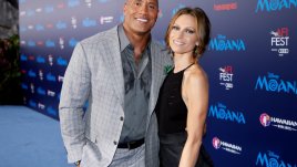 Скалата се ожени за дългогодишната си приятелка