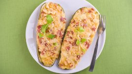 Пълнени тиквички с пеперони и пармезан