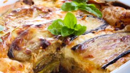 Скини лазаня от тиквички с извара и дип от цедено мляко