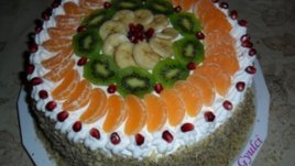 Плодова торта с бял крем
