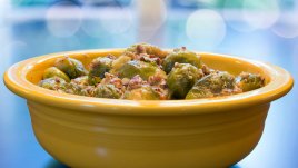 Брюкселско зеле, броколи и панчета с карамелизирани орехи 