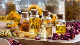 5 от най-добрите етерични масла за сърбяща и лющеща се кожа 