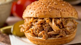 Сочни сандвичи с печено свинско 