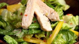 Пилешка салата със специален дресинг