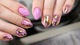 Маникюри в лилаво и златно