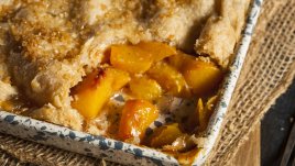 Прасковен коблер с масло