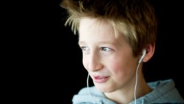 Да отучим децата от слушалките?