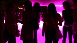 Какво не трябва да питаме, когато общуваме за първи път