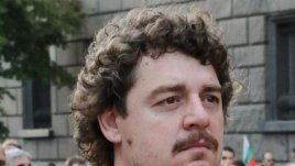 Камен Донев представя любимите си песни