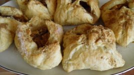 Бутер банички с ябълки и канела