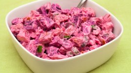 Салата с картофи, цвекло и сметана