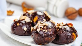 Сладки с течен шоколад