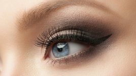 Красив грим с очна линия