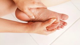 Грижа за краката през лятото