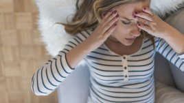 Как да се справим с главоболието по време на бременност