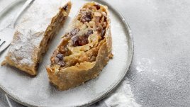 Ябълков щрудел с канела, стафиди и ванилия 