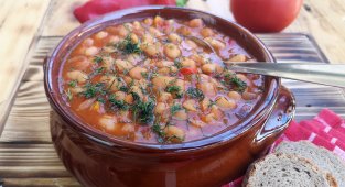 Шарен боб в гювеч за Андреевден