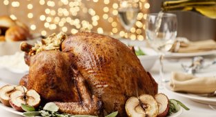 Празнична печена пуйка със сос грейви