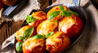Печени пълнени домати със сирене