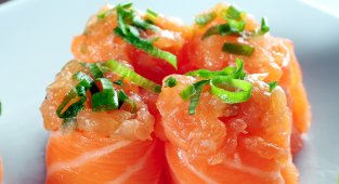 Лесно предястие: Рулца с пушена сьомга