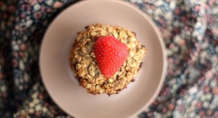 Овесени кексчета с ягоди и крема сирене